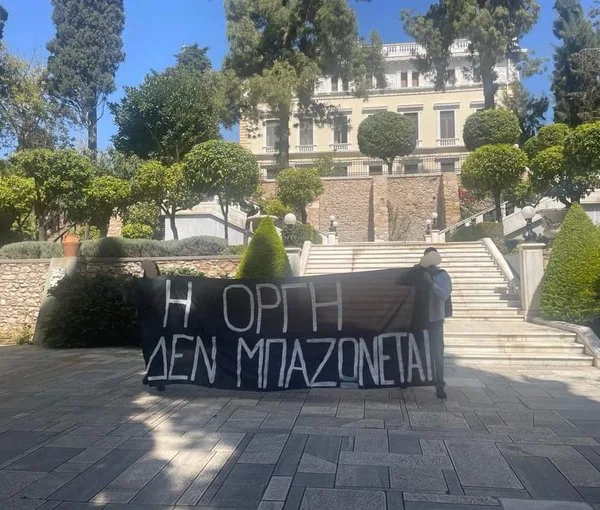 Ρουβίκωνας: Διαμαρτυρία στη Βουλή και στο Προεδρικό Μέγαρο με πανό για τα…