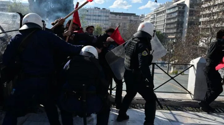 Η ΕΣΗΕΑ καταδικάζει την απρόκλητη επίθεση των ΜΑΤ σε βάρος του δημοσιογράφου Σπύρου Χαλικιά