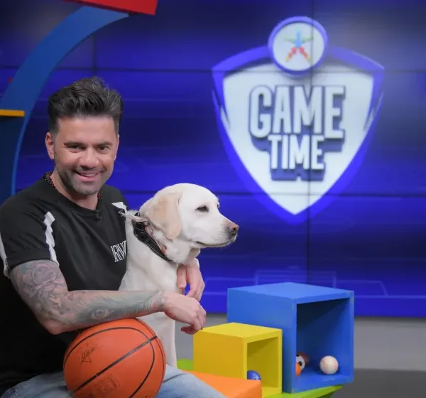 Ο Θοδωρής Μαραντίνης φορά τη φανέλα του Robbie Williams στο&hellip;