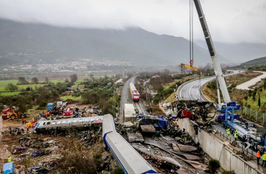 Τέμπη: Οξύνεται η σύγκρουση κυβέρνησης και αντιπολίτευσης