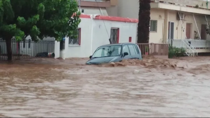 Κατερίνη: Απεγκλωβισμοί και αντλήσεις υδάτων στην Πιερία από την κακοκαιρία