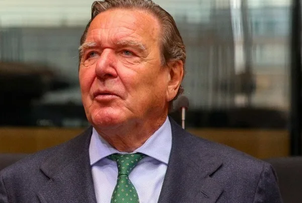 Γκέρχαρντ Σρέντερ: Η Δύση πρέπει να διαπραγματευτεί με τον Πούτιν