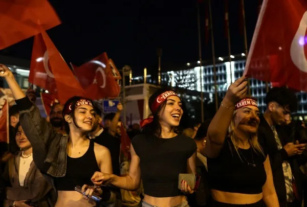 Βαριά ήττα των εκλεκτών του Ερντογάν και αλλαγή πολιτικού σκηνικού στην Τουρκία