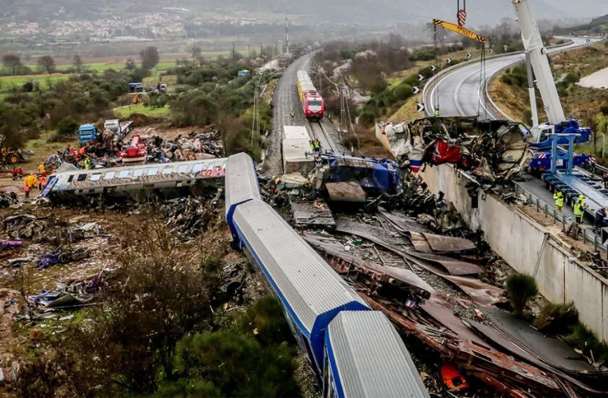 Έφοδος αστυνομικών στα γραφεία του ΟΣΕ ένα χρόνο μετά το δυστύχημα