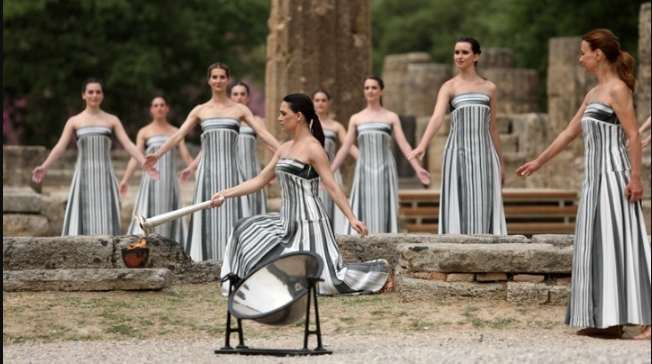 Δεν άναψε η Ολυμπιακή Φλόγα – Με… εφεδρική ξεκίνησε το ταξίδι προς το Παρίσι