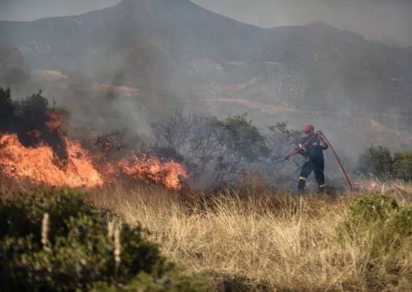 Μεγάλη φωτιά στη Χίο: Εκκένωση περιοχών μέσω του 112
