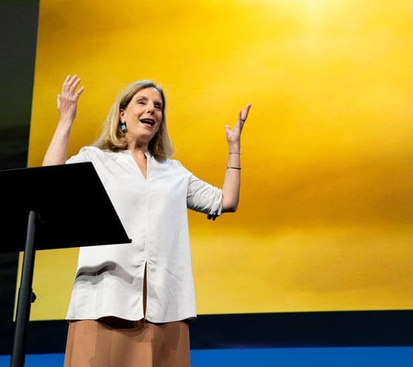 Λενιώ Μυριβήλη στο Anatropinews: «Αν ήμουν πρωθυπουργός θα κήρυττα την Ελλάδα σε…