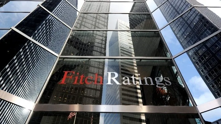 Η Fitch κήρυξε τον πόλεμο στην Κίνα: Μείωσε σε αρνητική την προοπτική του κρατικού αξιόχρεου