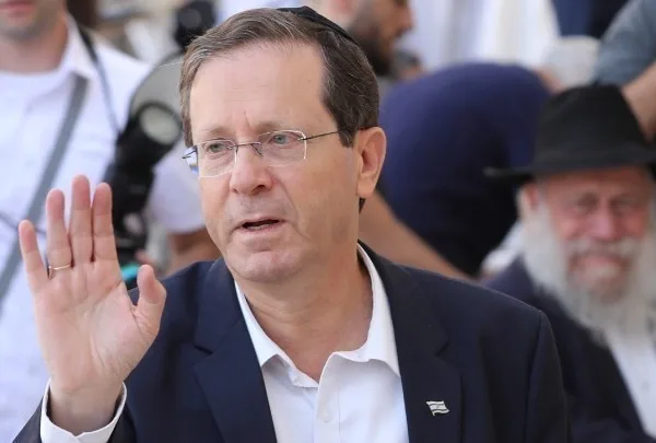 Πρόεδρος του Ισραήλ: Προστατεύουμε την Ευρώπη από την «αυτοκρατορία του κακού»-Ιράν: Δεν&hellip;