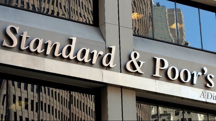 Standard & Poor’s: Επιβεβαίωσε για την Ελλάδα την επενδυτική βαθμίδα «BBB-»