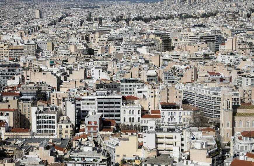 Θέμης Μπάκας / Σαρώνει εκατομμύρια Έλληνες η στεγαστική κρίση πίσω από τα…