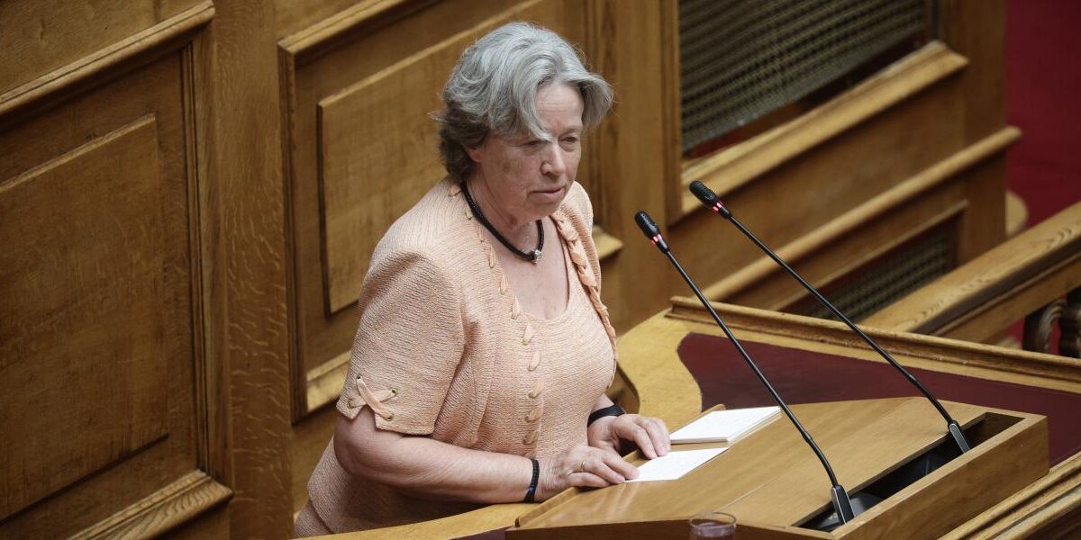 Αθηνά Λινού: Τρεις γυναίκες πέθαναν στην Ελλάδα από το εμβόλιο της AstraZeneca