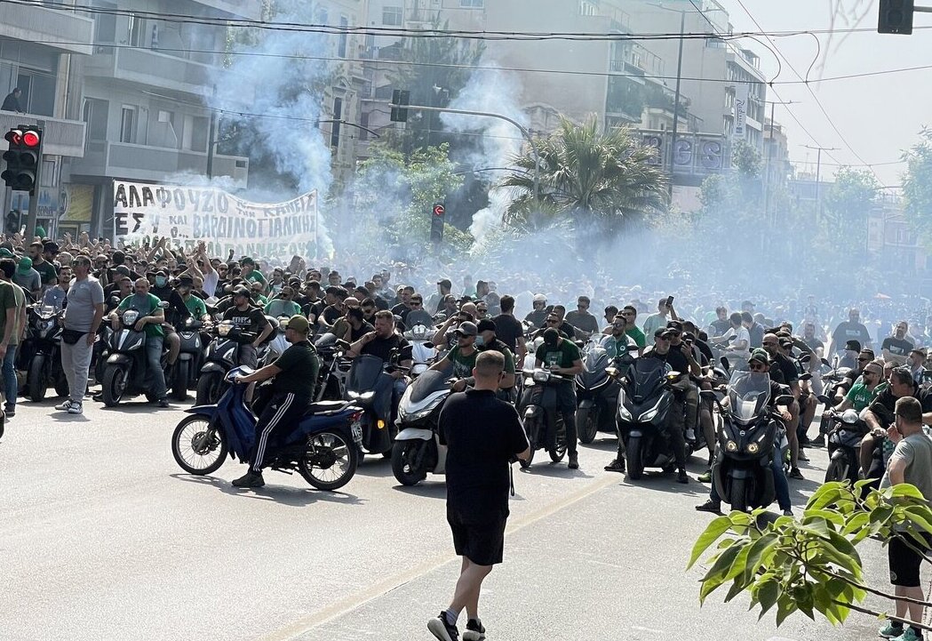 Παναθηναϊκός: Κρότου-λάμψης και χημικά στο συλλαλητήριο κατά του Αλαφούζου