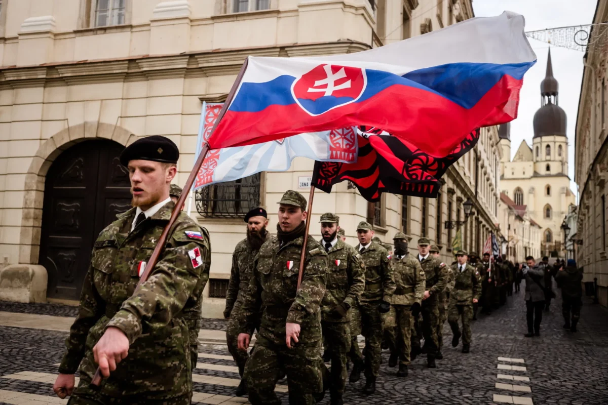 Slovenskí Branci: Τι πιστεύει, πώς δρα η παραστρατιωτική οργάνωση της Σλοβακίας – Τι…
