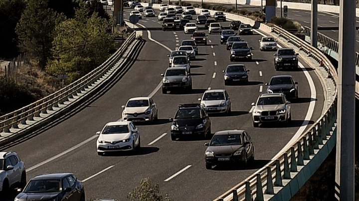 Κλιμακωτά πρόστιμα για εκπρόθεσμη καταβολή των τελών κυκλοφορίας