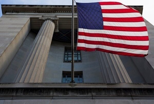 Μάχη στήθος με στήθος δίνουν Μπάιντεν και Τραμπ