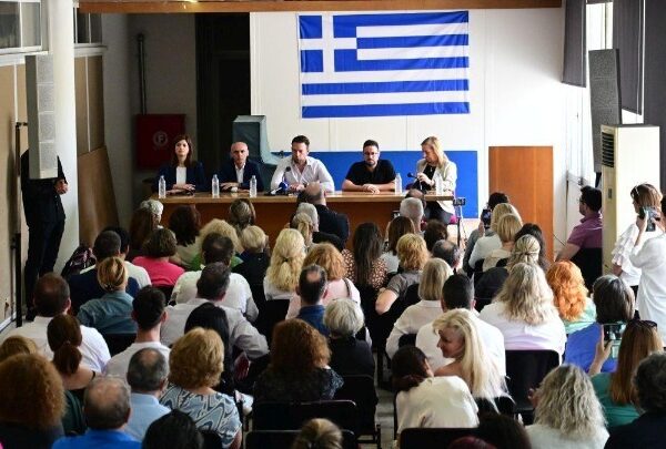 Κασσελάκης: Δεσμεύομαι για επαναφορά του 13ου και 14ου μισθού στους δημόσιους υπαλλήλους