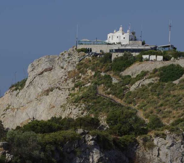 Κλειστός ο Εθνικός Κήπος και απαγόρευση κυκλοφορίας στον Λυκαβηττό λόγω κινδύνου πυρκαγιάς 