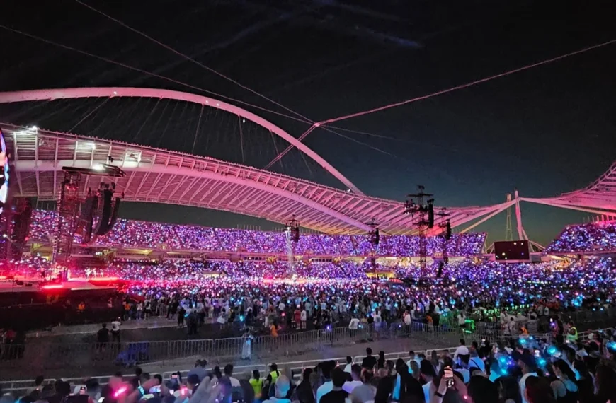Coldplay: Φαντασμαγορικό σόου μπροστά σε 60.000 κόσμο