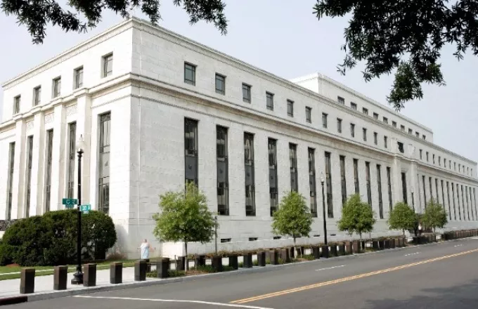 Fed: Δεν μειώνει τα επιτόκια καθώς ο πληθωρισμός επιμένει στις ΗΠΑ