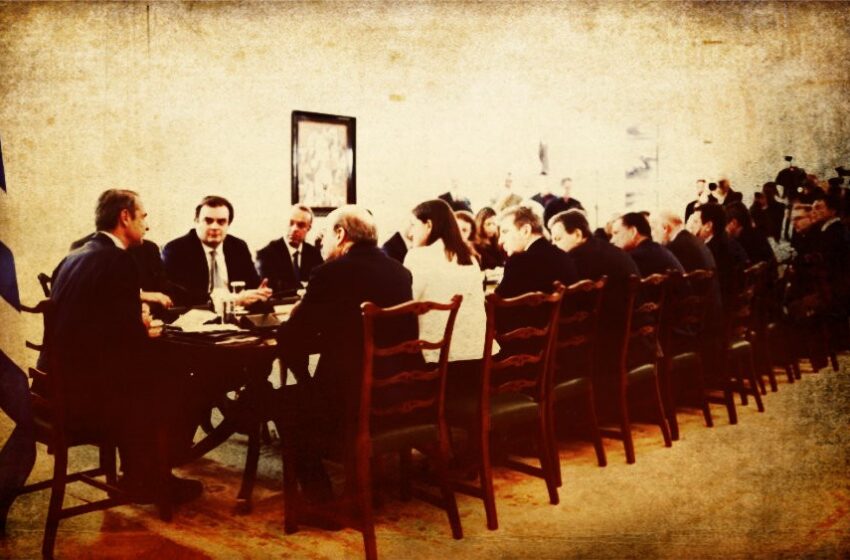 Ανασχηματισμός: «Ανακύκλωση» και αντίστροφη μέτρηση» βλέπει η αντιπολίτευση