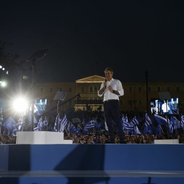 Μητσοτάκης από Σύνταγμα: Όχι σε πειραματισμούς και δήθεν διαμαρτυρίες