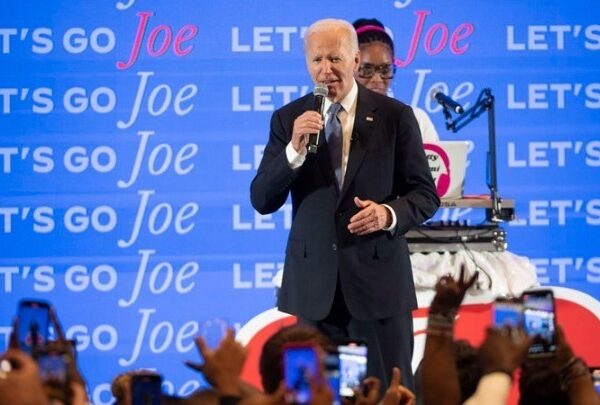 Οι New York Times καλούν τον Μπάιντεν να αποσυρθεί