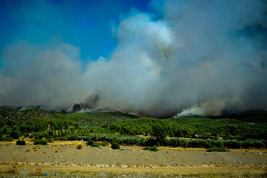 Ανεξέλεγκτη η φωτιά στην Εύβοια