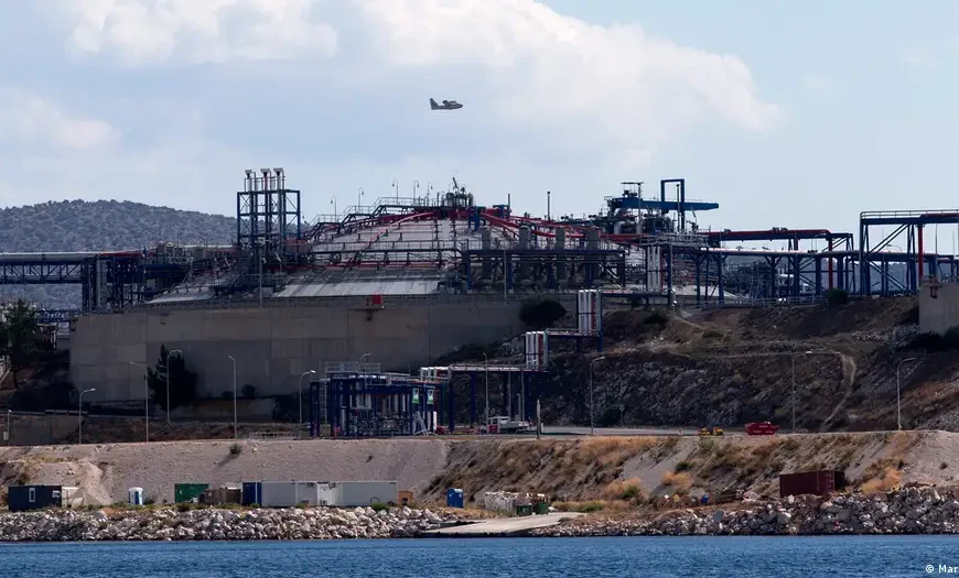 Handelsblatt: Η Ελλάδα θάβει τα σχέδιά της για το LNG
