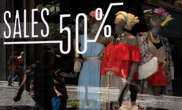 Ξεκινούν οι θερινές εκπτώσεις με στόχο τζίρο άνω των περυσινών&hellip;