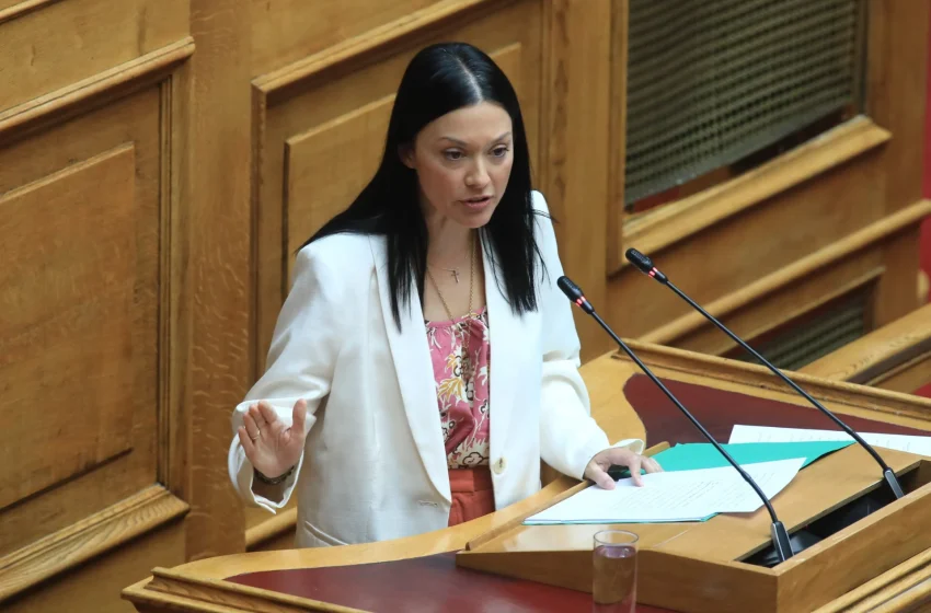 ΠΑΣΟΚ: Υποψήφια πρόεδρος και η Νάντια Γιαννακοπούλου