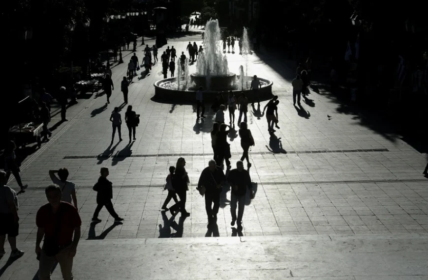 Η Ελλάδα μπροστά σε δημογραφικό αδιέξοδο: Υπογεννητικότητα, φυγή νέων και έλλειμμα μεταναστευτικού…