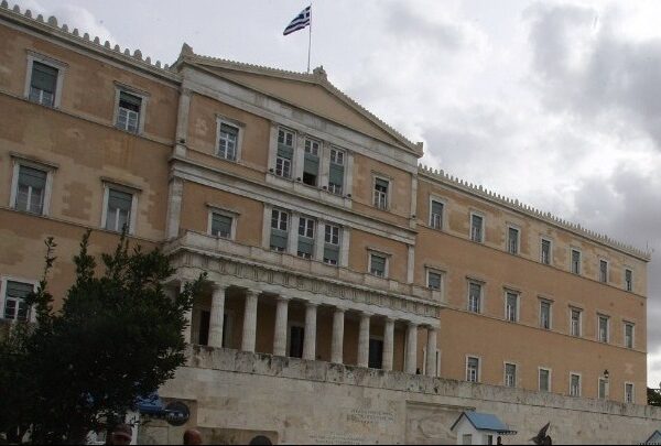 Βουλή: Αναβλήθηκε η συνεδρίαση της επιτροπής Θεσμών μετά&hellip;