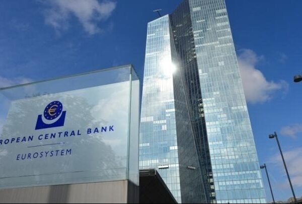 Bloomberg: Η ΕΚΤ καλεί σε επιφυλακή τις τράπεζες για μεγάλες γεωπολιτικές αναταράξεις