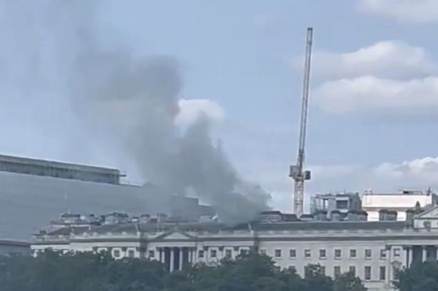 Φωτιά ξέσπασε στη στέγη του Somerset House στο Λονδίνο