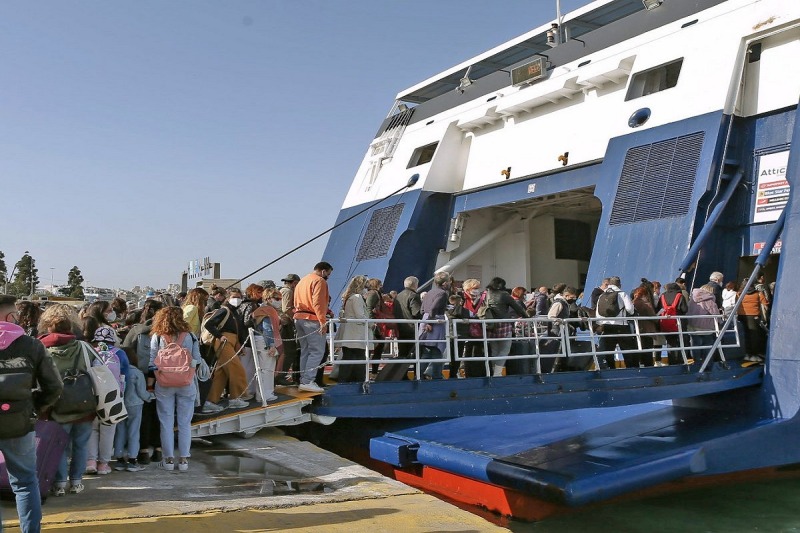 Απαγορευτικές οι διακοπές στα νησιά για τους Έλληνες