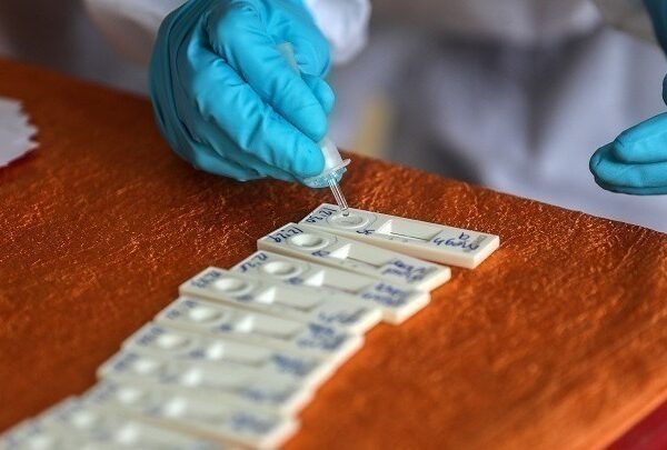 Αύξηση στις νοσηλείες και στους θανάτους από Covid -19