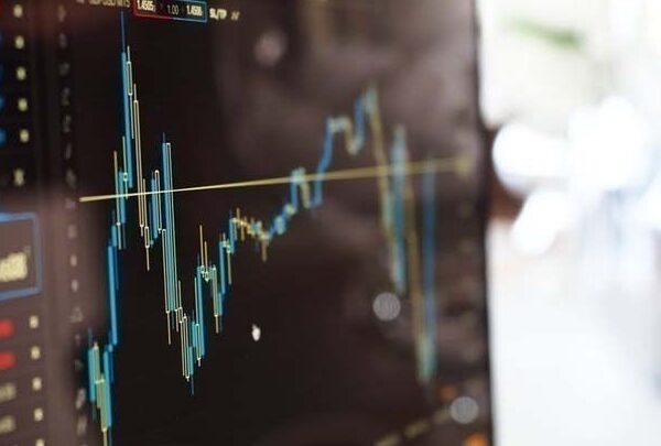 Με βουτιά 7,43% έκλεισε το χρηματιστήριο Αθηνών