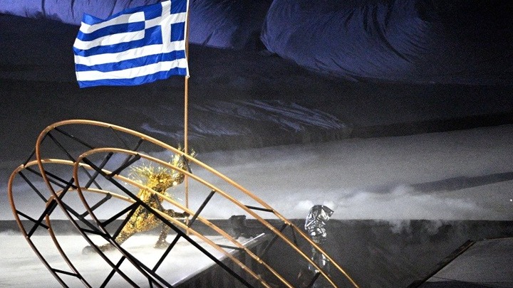 Bonne nuit Παρίσι… Good morning Λος Άντζελες! – Η ελληνική σημαία και ο εθνικός μας ύμνος