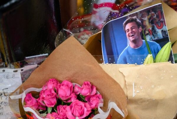 Πέντε άτομα διώκονται για τον θάνατο από κεταμίνη του ηθοποιού Μάθιου Πέρι