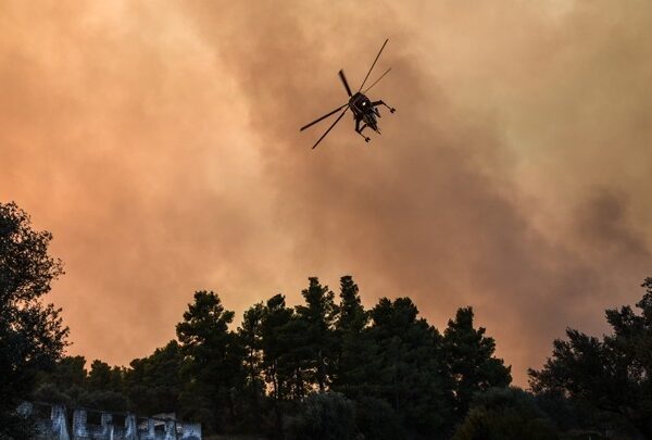 Μέτωπα φωτιάς σε Κύθηρα, Μεσσηνία και Καβάλα – Εκκενώσεις με&hellip;
