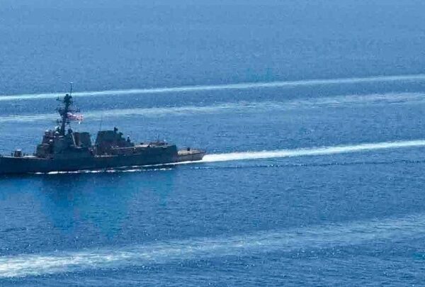 ΗΠΑ: Ο υπουργός Άμυνας Όστιν διατάσσει οι δυνάμεις κρούσης των αεροπλανοφόρων Lincoln&hellip;