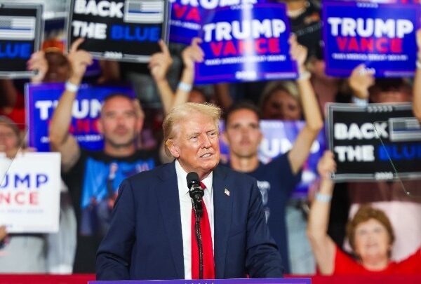 ΗΠΑ: Ο Τραμπ αμφισβήτησε ότι η Κάμαλα Χάρις είναι μαύρη