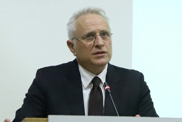 Ραγκούσης: Πρέπει οπωσδήποτε να προηγηθεί πολιτικό Συνέδριο πριν από την&hellip;