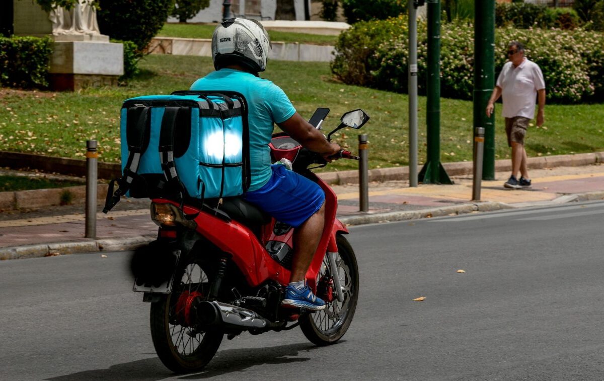 Χωρίς delivery σήμερα – Απεργία σε efood και Wolt – Κουτσούμπας: Στηρίζουμε με…