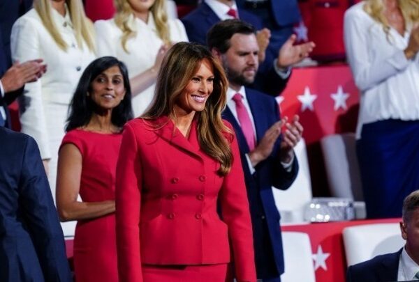 Μελάνια Τραμπ: Υπερασπίζεται το δικαίωμα των γυναικών στην άμβλωση στην αυτοβιογραφία της