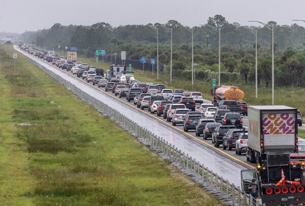 “Νεκρή” πόλη η Φλόριντα για τον κυκλώνα Μίλτον- Χιλιάδες κάτοικοι φεύγουν για&hellip;