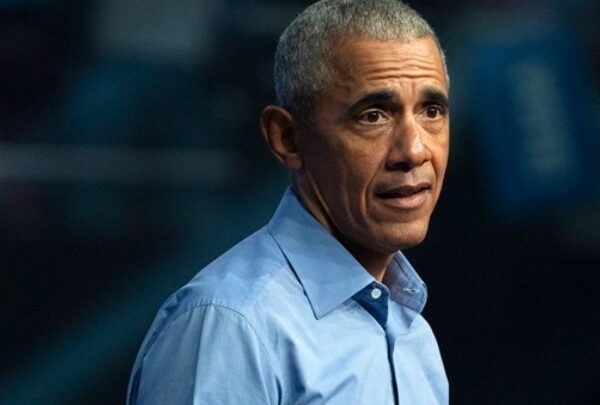 Ο Ομπάμα προσπαθεί να πείσει τους αφροαμερικανούς ψηφοφόρους να ψηφίσουν&hellip;