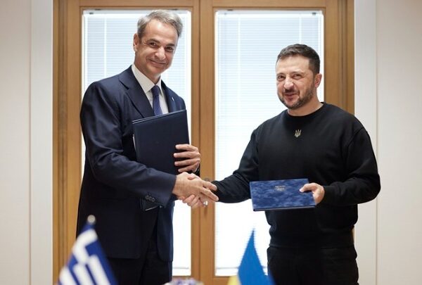 Συμφωνία για συνεργασία σε θέματα ασφάλειας υπέγραψαν Μητσοτάκης και Ζελένσκι
