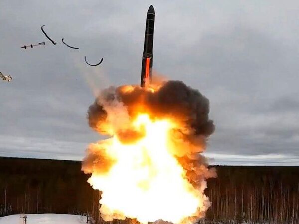 Ιρανικά πυραυλικά πλήγματα σε αμερικανικές βάσεις στο Κατάρ: Σκηνικό πολέμου&hellip;